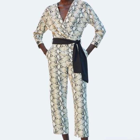 NWOT Women’s Zara Basic Snake Print Polyester Blend Belted Jumpsuit Size Medium - Picture 1 of 12